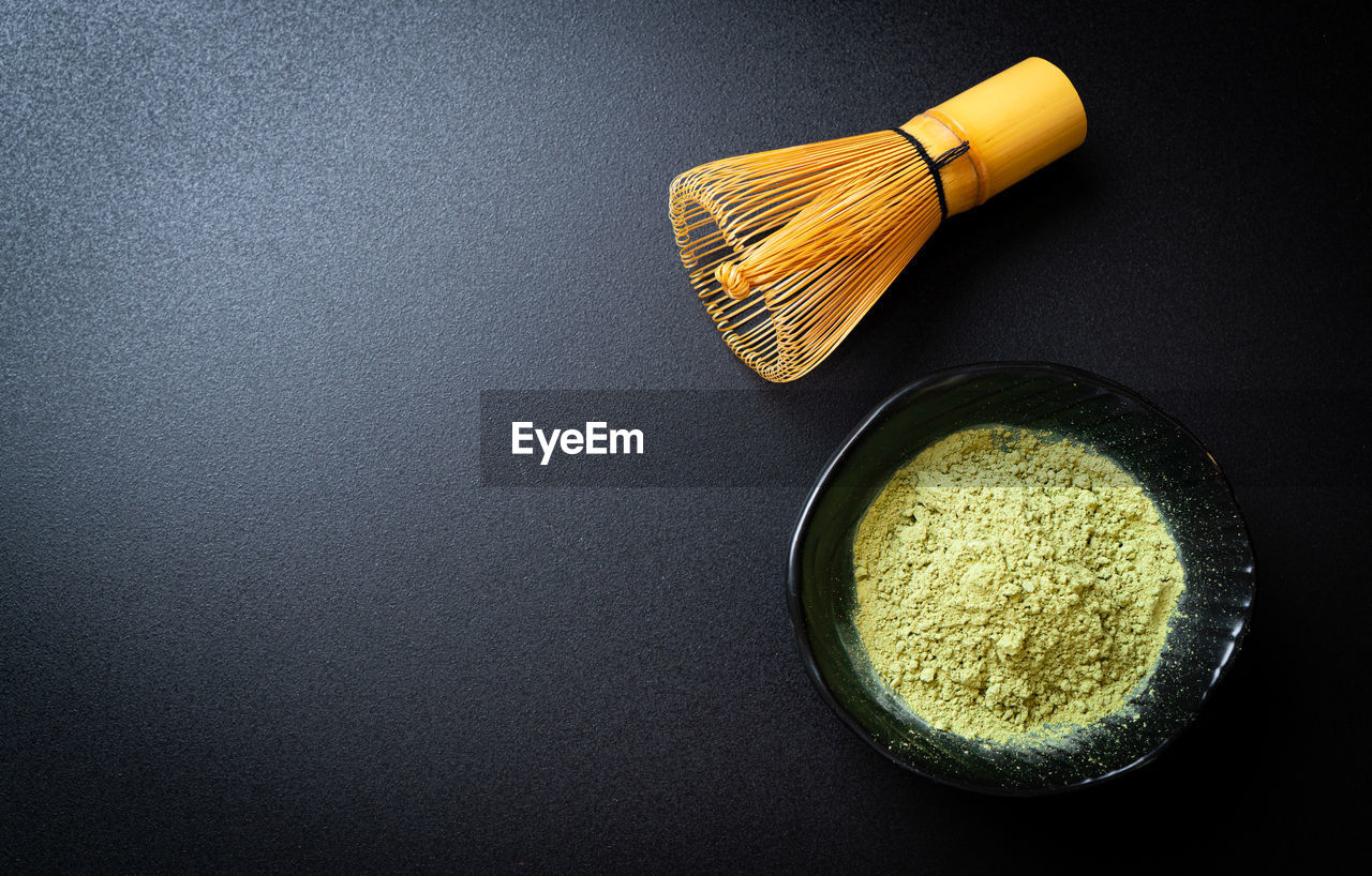 HIGH ANGLE VIEW OF BREAD IN BOWL