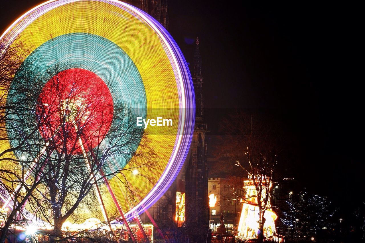 Long exposure of ferris wheel at night