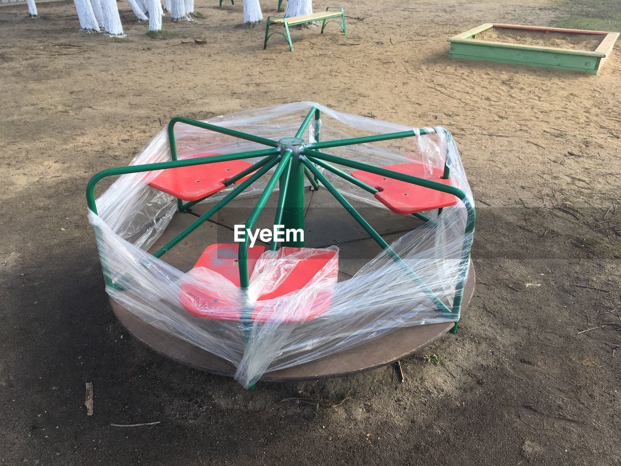 HIGH ANGLE VIEW OF GARBAGE ON TABLE