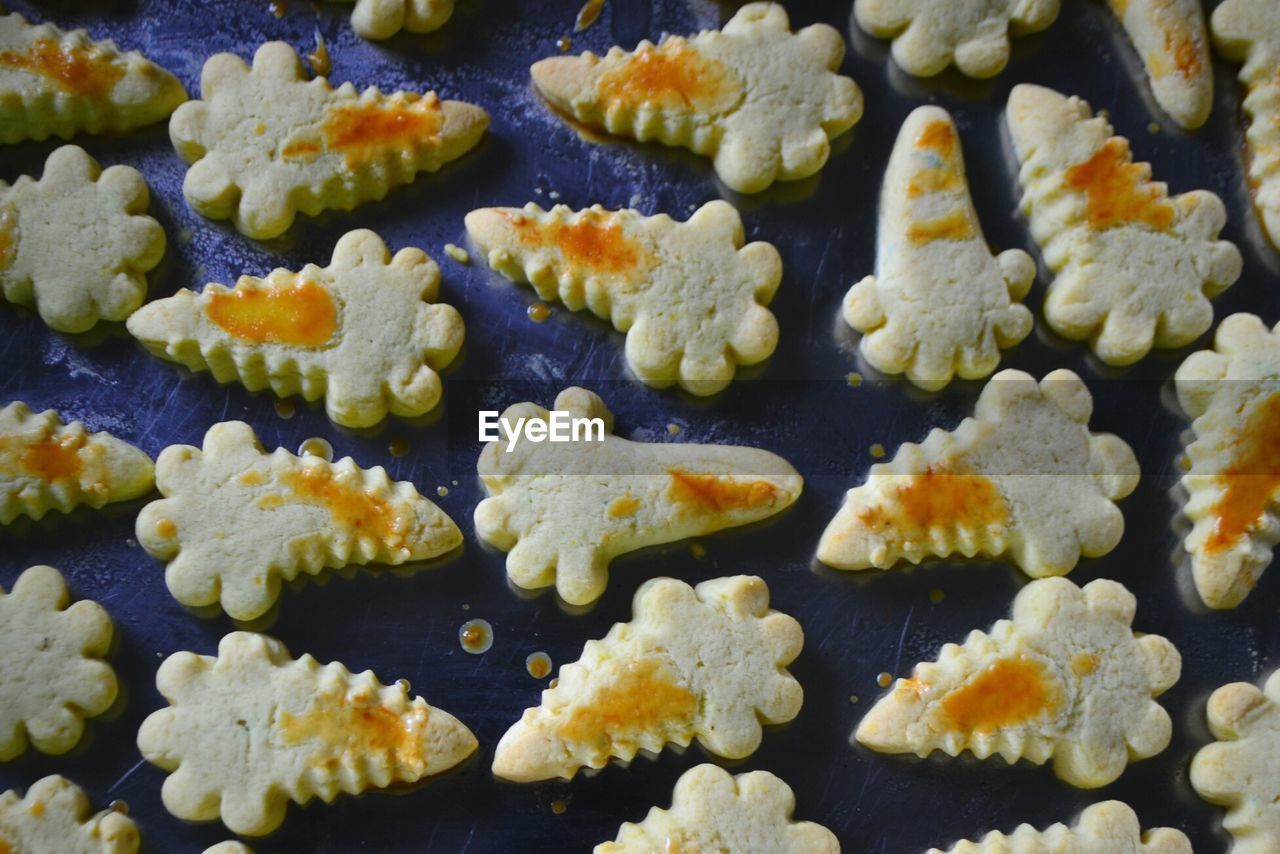 FULL FRAME SHOT OF COOKIES IN CONTAINER