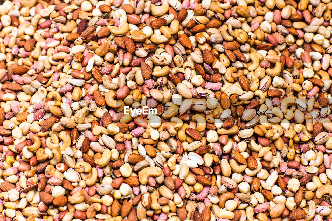 FULL FRAME SHOT OF ROASTED COFFEE BEANS