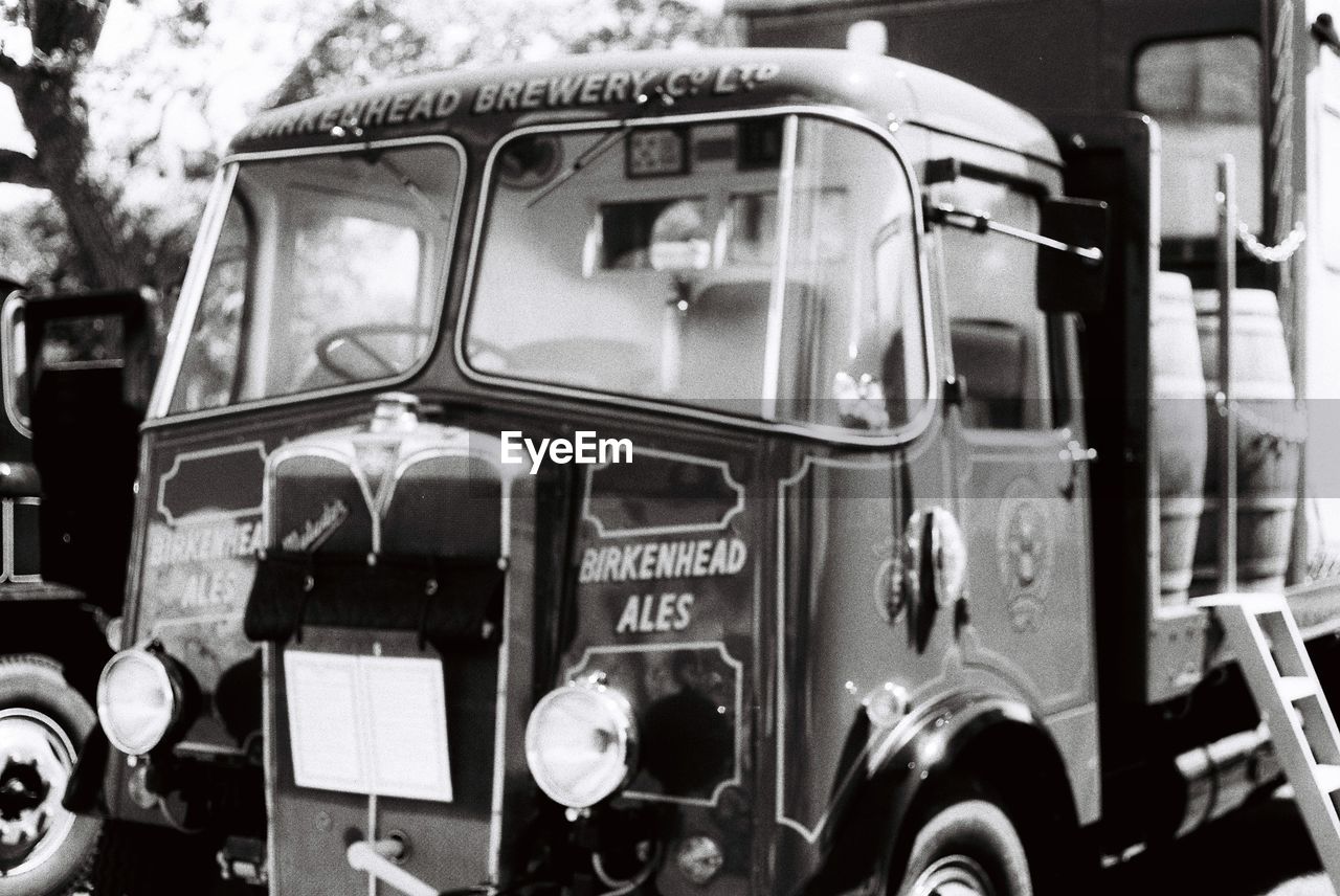 CLOSE-UP OF VINTAGE CAR ON ROAD