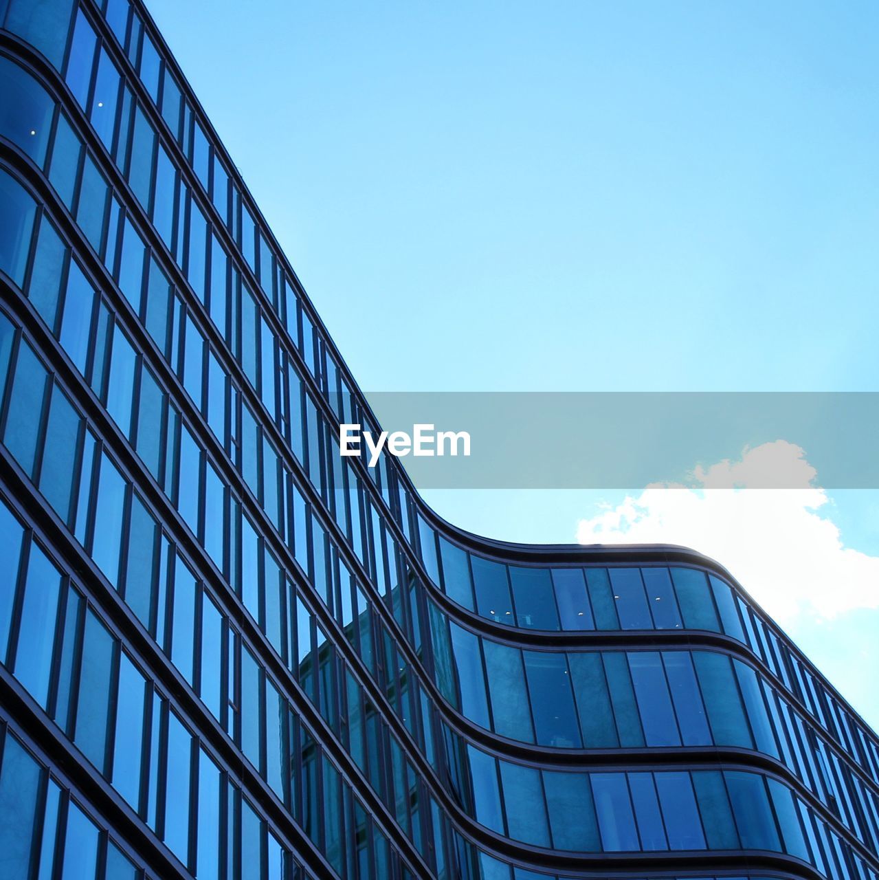 LOW ANGLE VIEW OF MODERN BUILDINGS AGAINST BLUE SKY