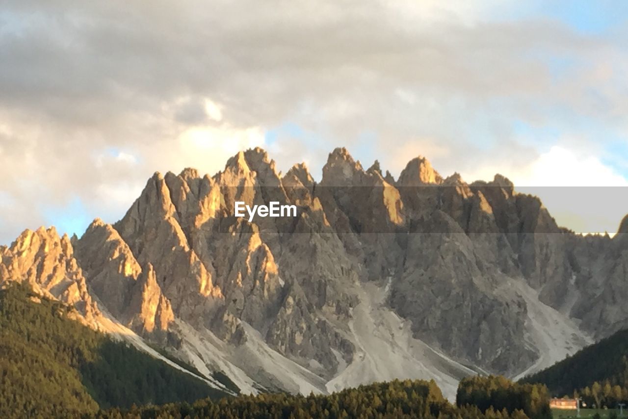 PANORAMIC VIEW OF MOUNTAINS AGAINST CLOUDY SKY