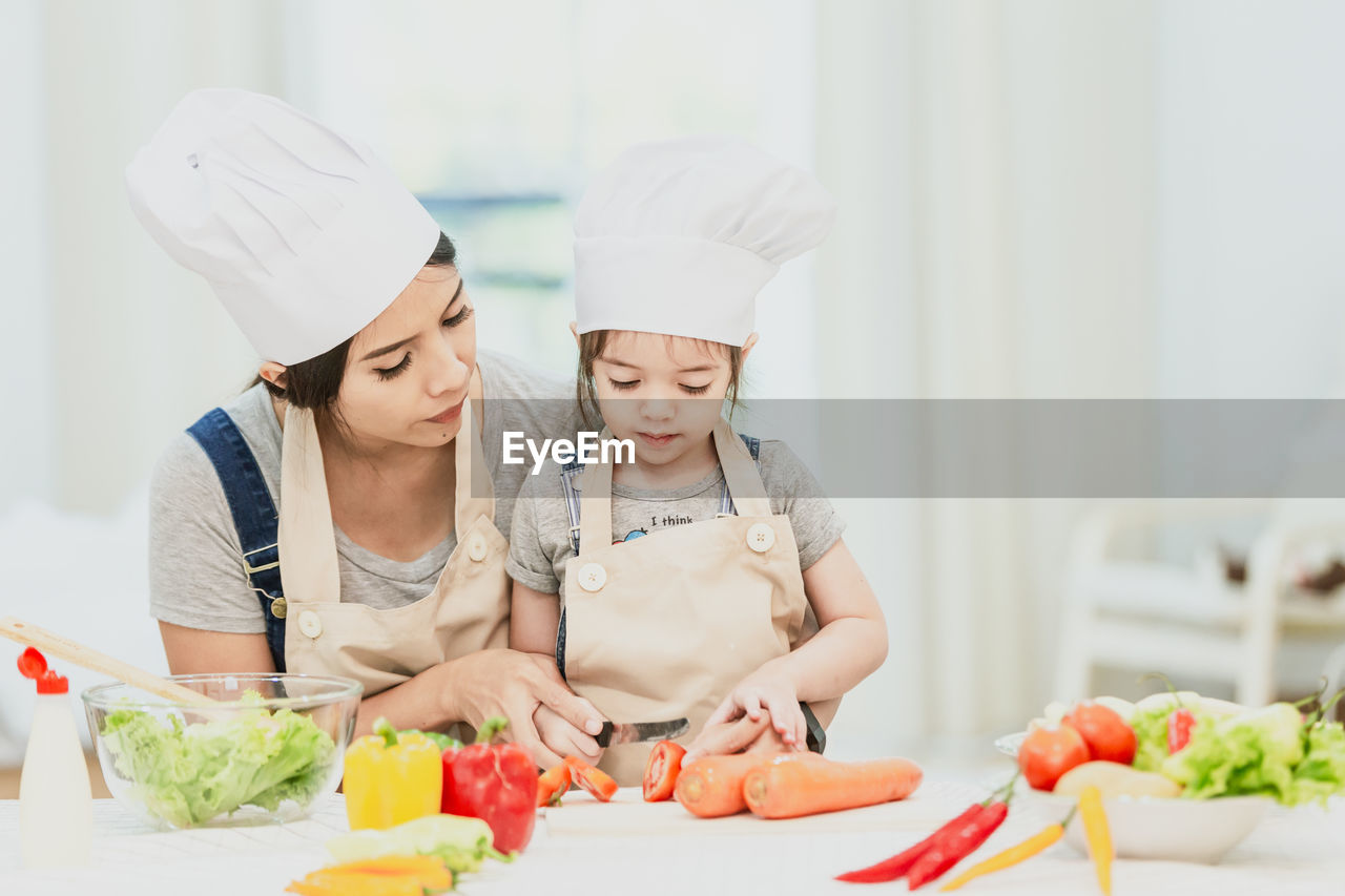 MIDSECTION OF WOMAN HAVING FOOD