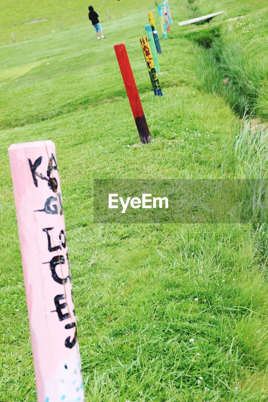 INFORMATION SIGN ON FIELD