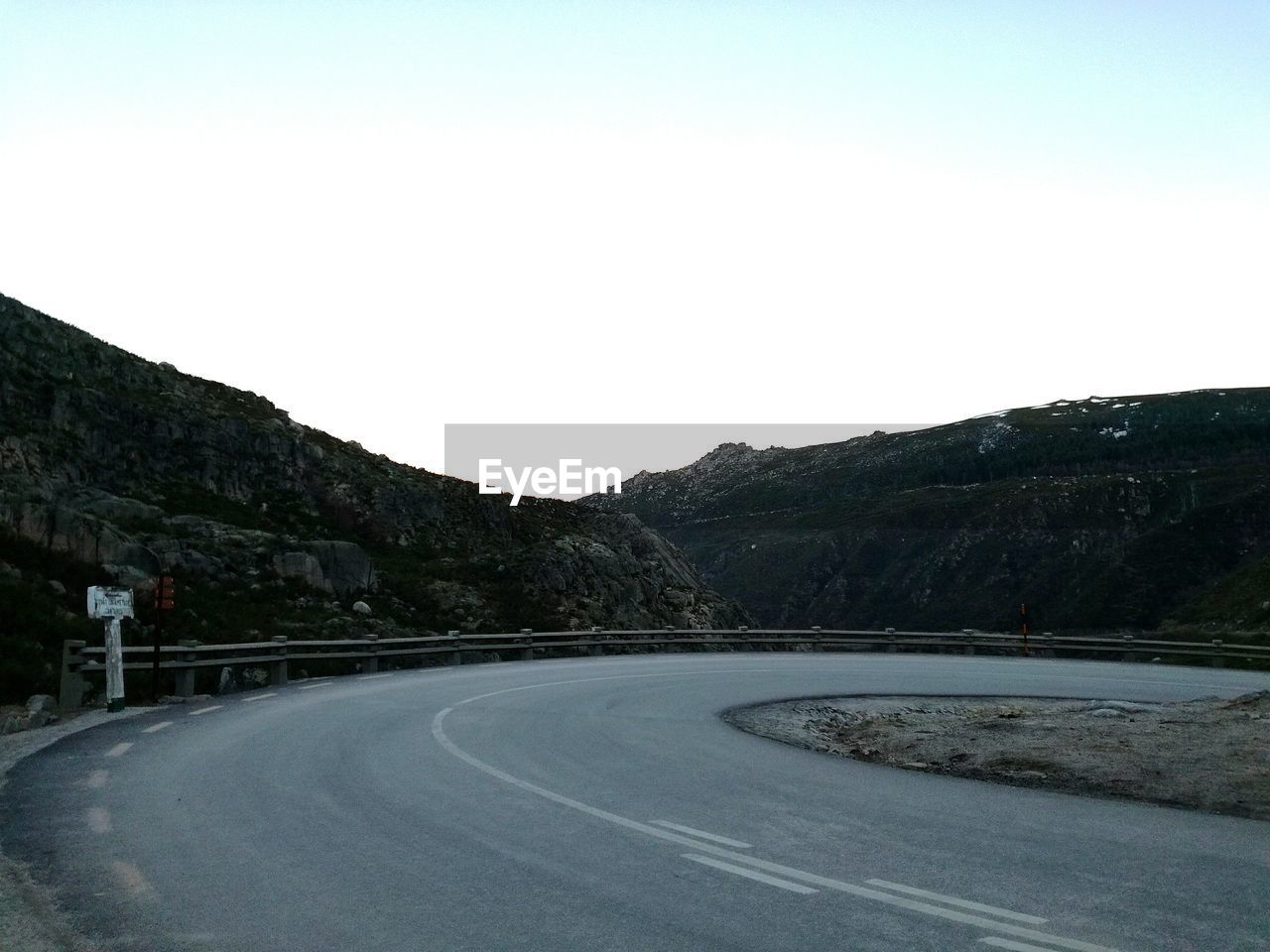 SCENIC VIEW OF ROAD AGAINST CLEAR SKY