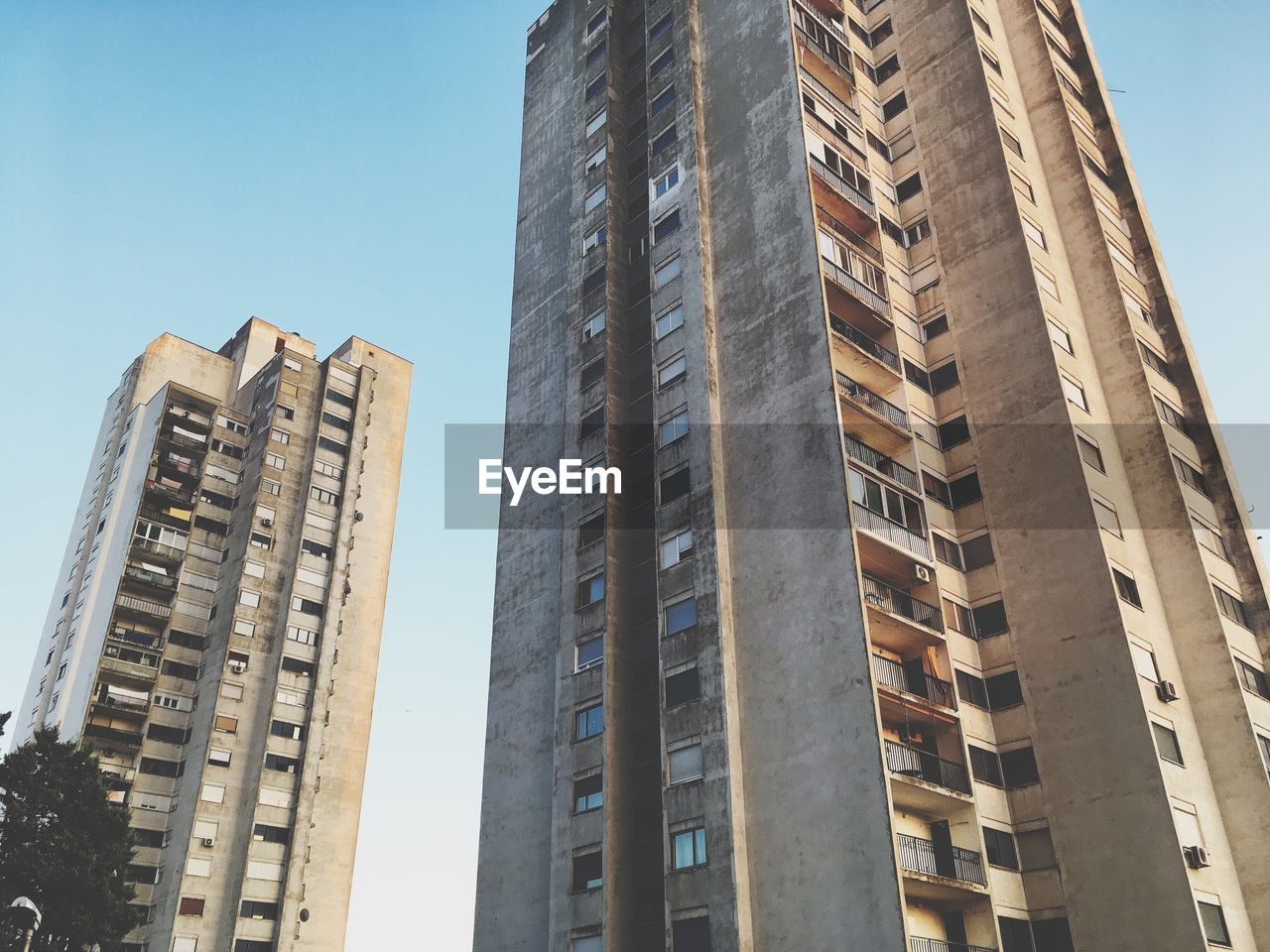 LOW ANGLE VIEW OF BUILDINGS AGAINST CLEAR SKY