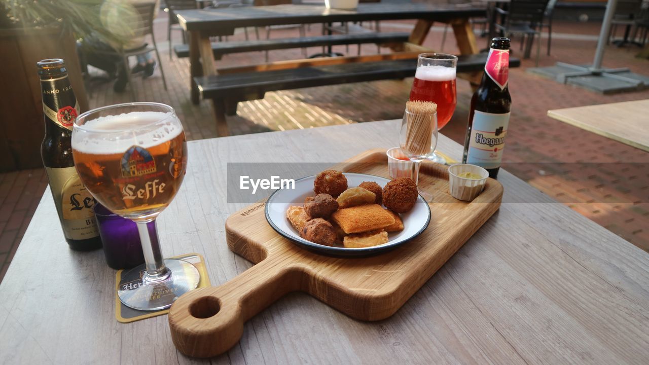 HIGH ANGLE VIEW OF BEER ON TABLE WITH GLASSES