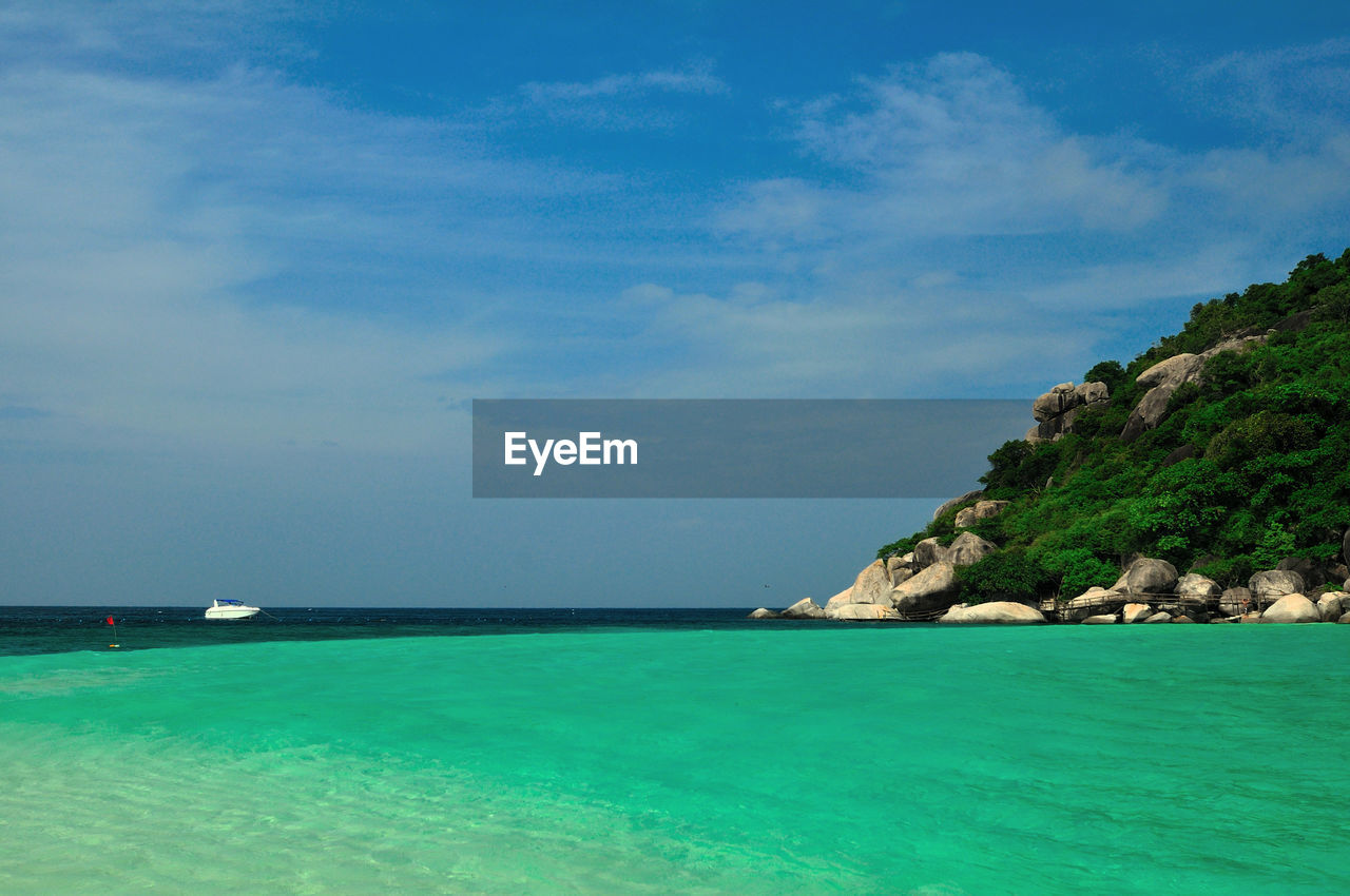 PANORAMIC VIEW OF SEA AGAINST BLUE SKY