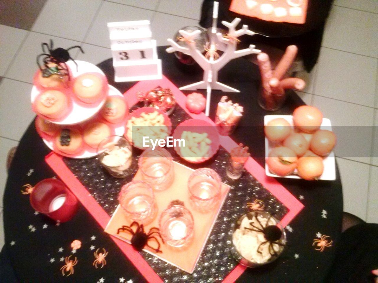 CLOSE-UP OF FOOD ON TABLE
