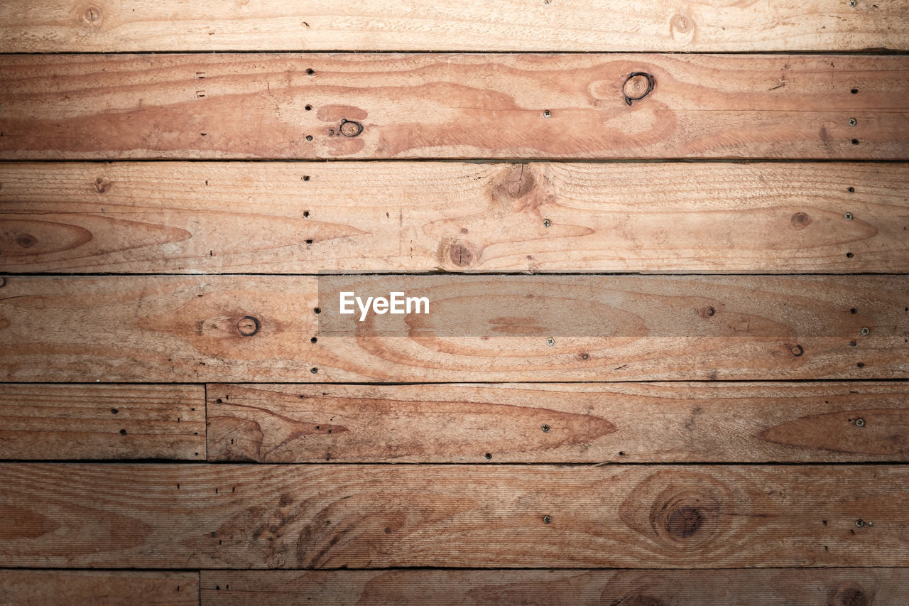 SURFACE LEVEL OF WOODEN PLANKS