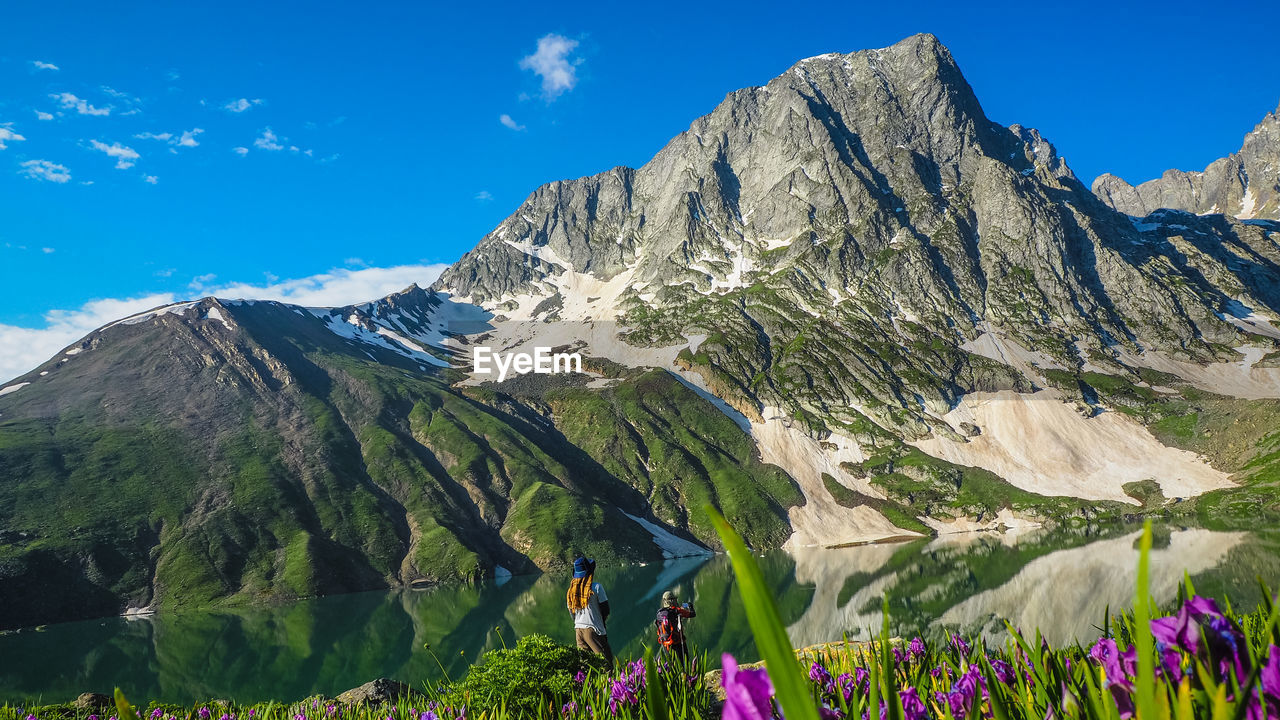 LOW ANGLE VIEW OF MOUNTAINS AGAINST SKY