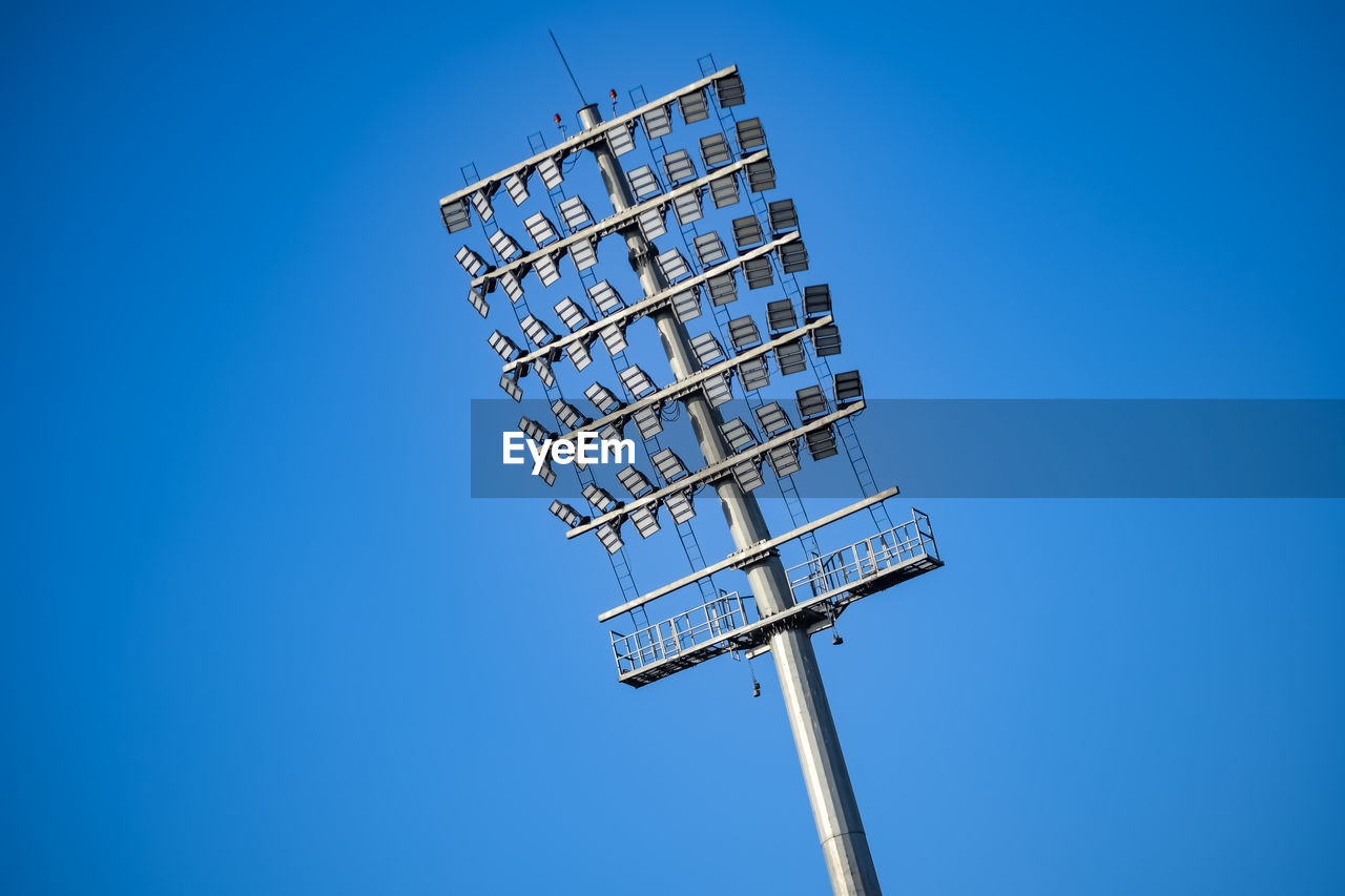 Cricket stadium flood lights poles at delhi, india, cricket stadium lights.