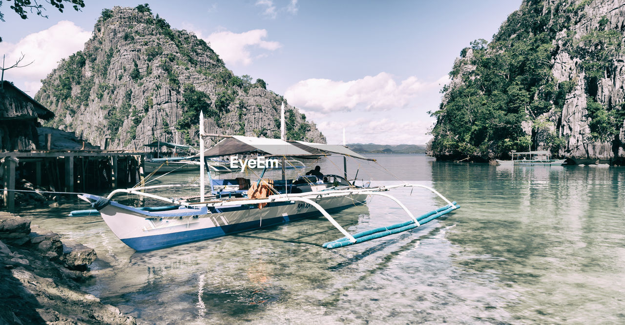 PANORAMIC VIEW OF SEA AND MOUNTAINS AGAINST SKY