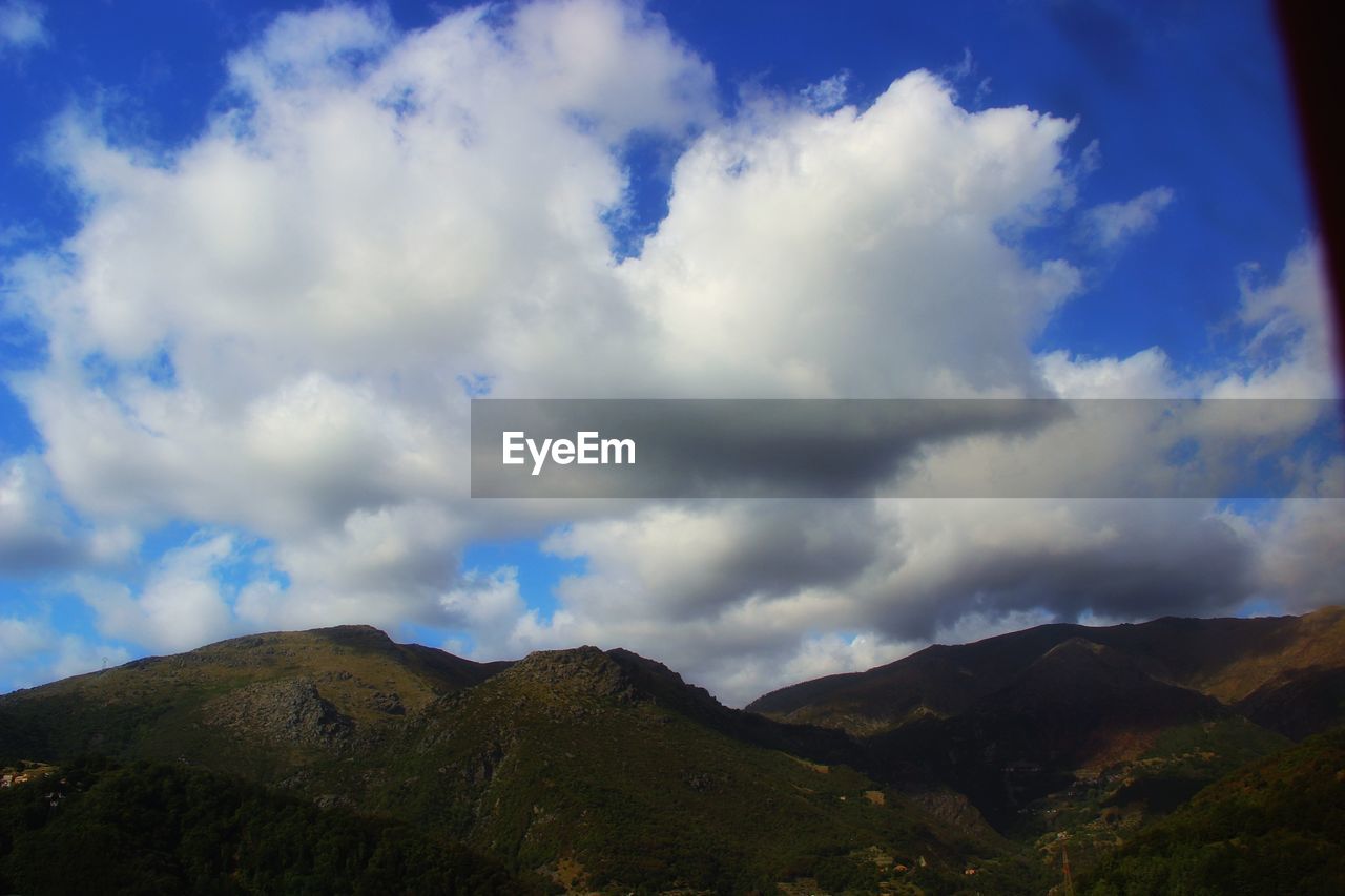 LOW ANGLE VIEW OF MOUNTAIN RANGE AGAINST SKY