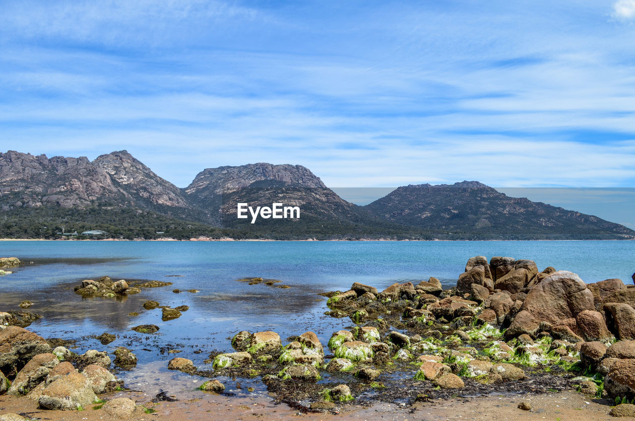 SCENIC VIEW OF SEA AND MOUNTAIN AGAINST SKY