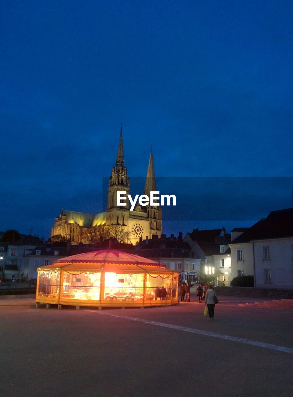 VIEW OF ILLUMINATED BUILDING AT DUSK