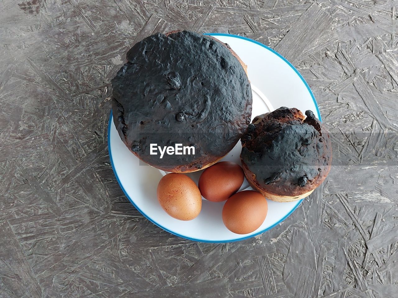 food, food and drink, egg, freshness, high angle view, healthy eating, wellbeing, no people, indoors, still life, table, chocolate, animal egg, eggshell, bowl, directly above, easter egg, plate, raw food, close-up