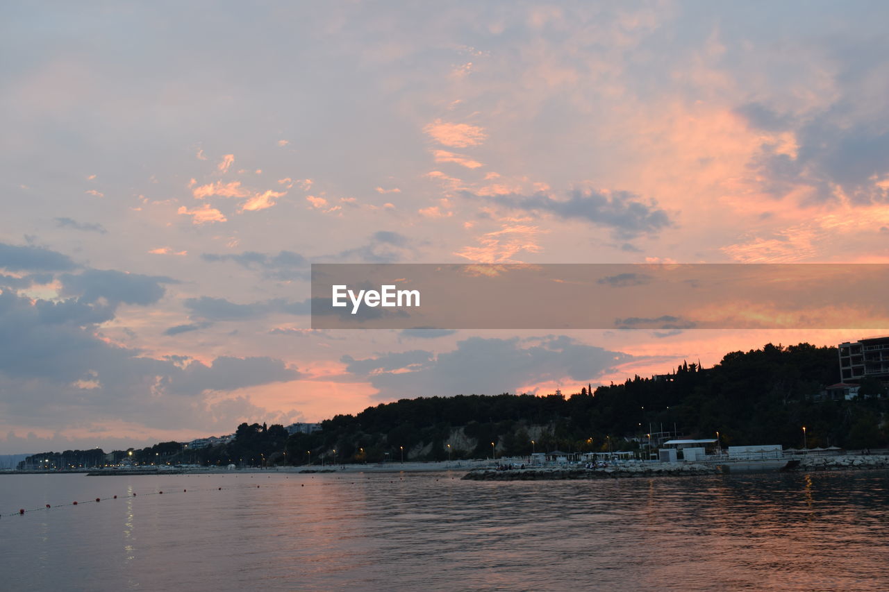 SCENIC VIEW OF SEA AT SUNSET