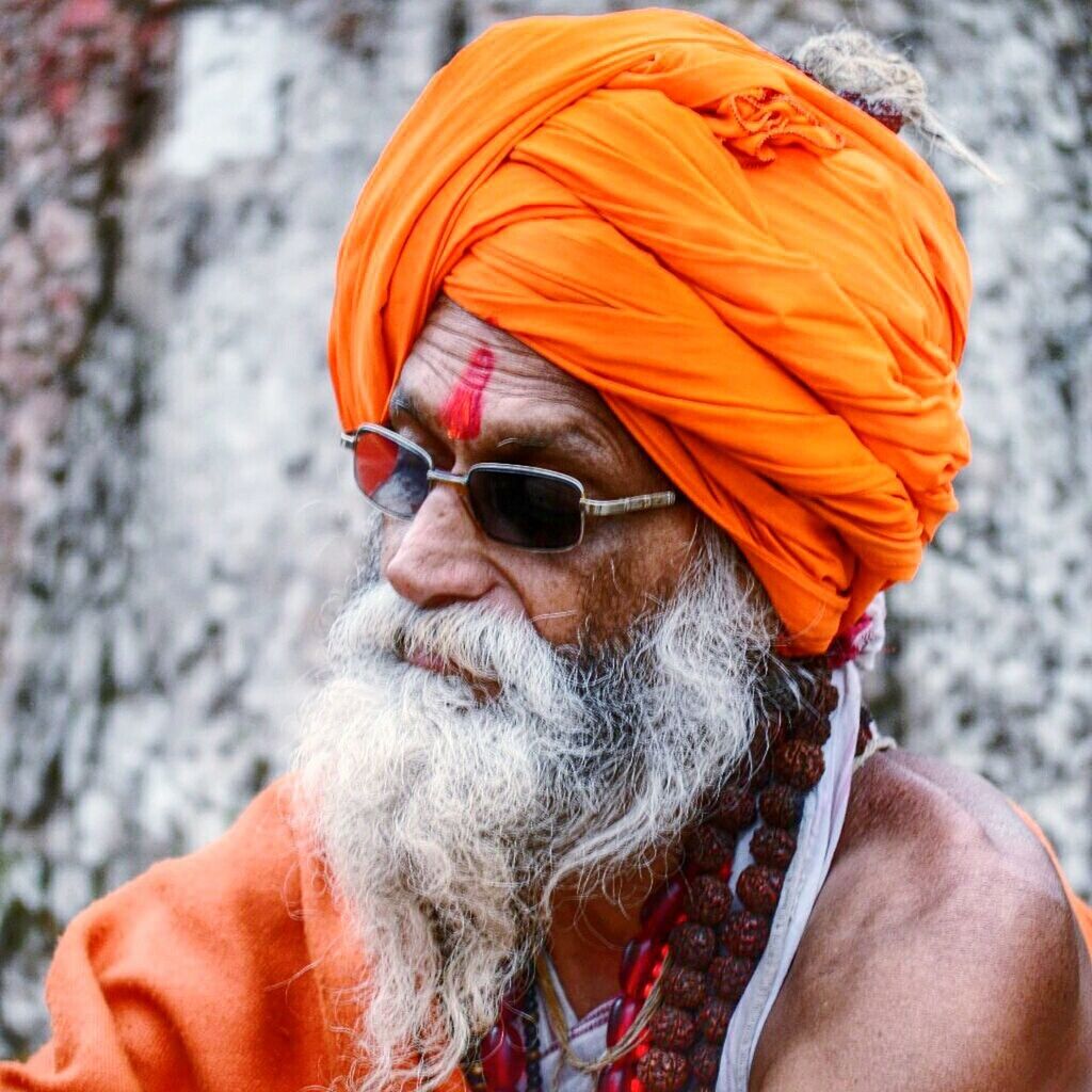 PORTRAIT OF MAN WEARING MASK