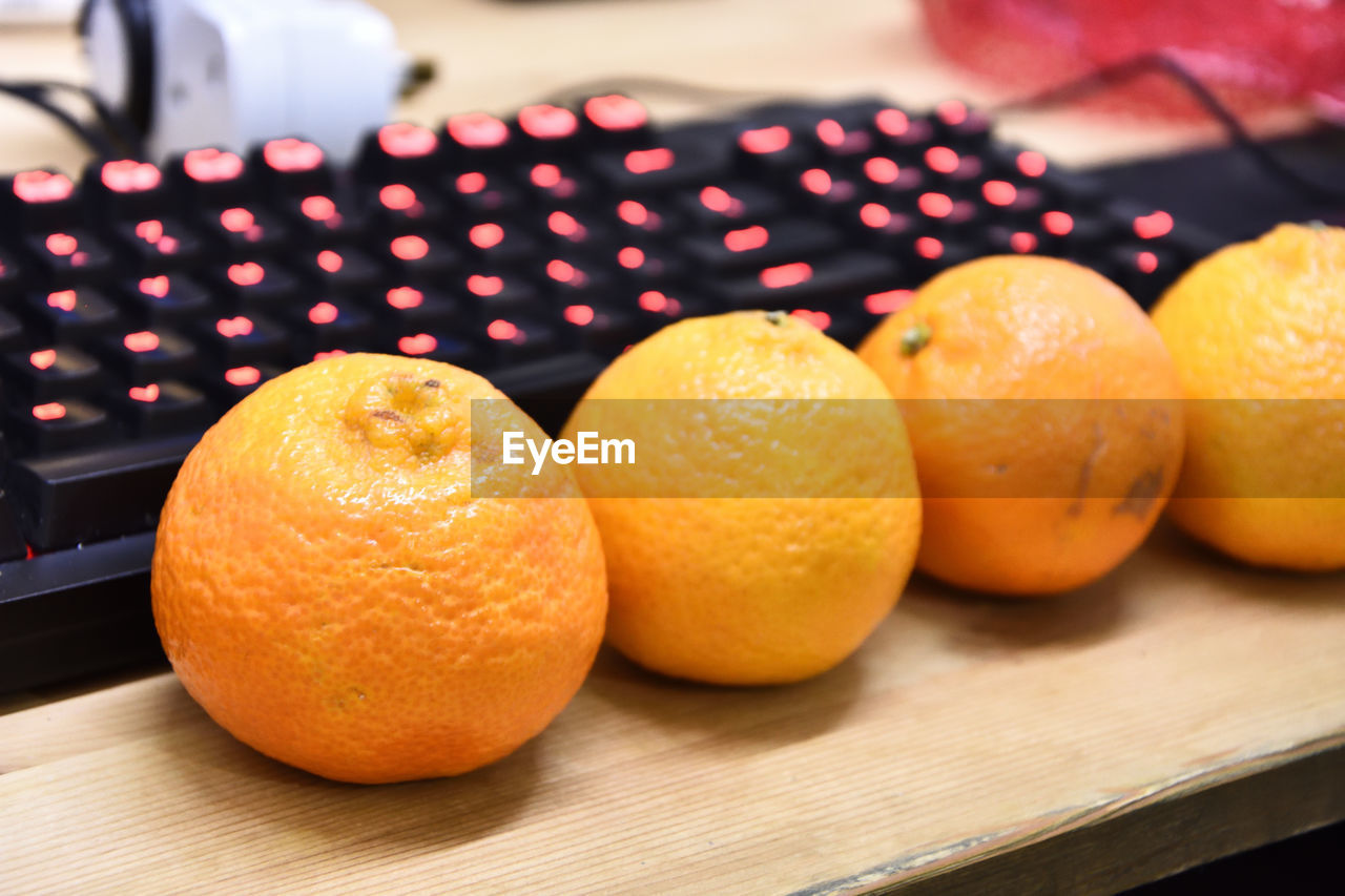 CLOSE-UP OF FRUITS IN TABLE