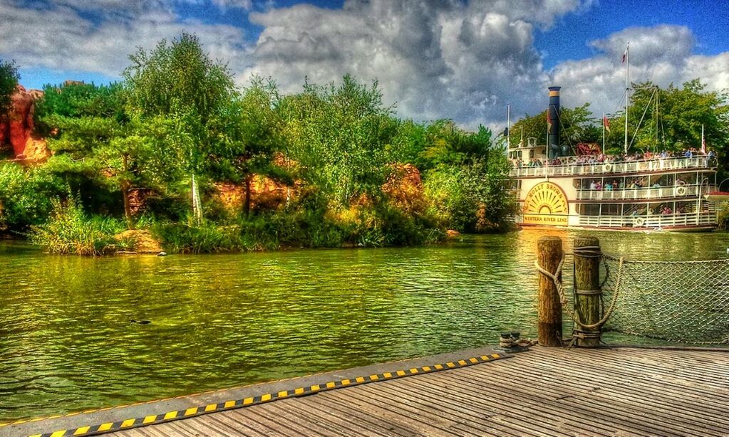 SCENIC VIEW OF RIVER AGAINST CLOUDY SKY