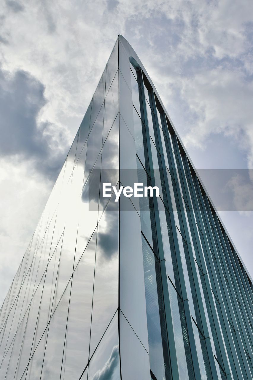 LOW ANGLE VIEW OF GLASS BUILDING AGAINST CLOUDY SKY