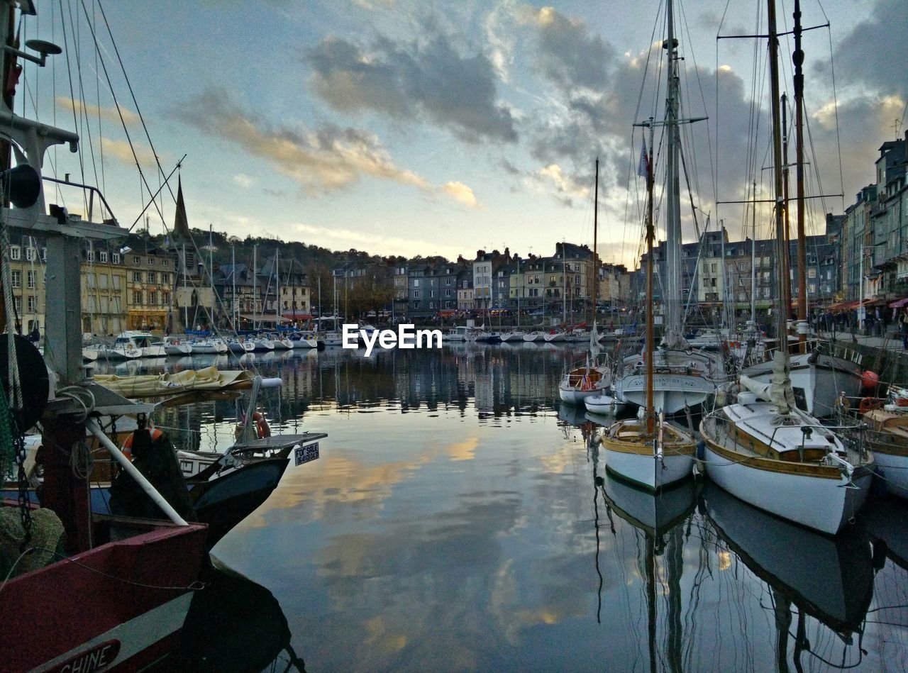 BOATS MOORED IN HARBOR