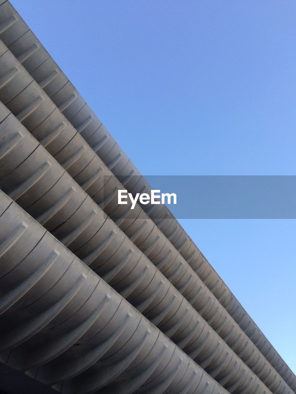 LOW ANGLE VIEW OF BUILT STRUCTURE AGAINST BLUE SKY