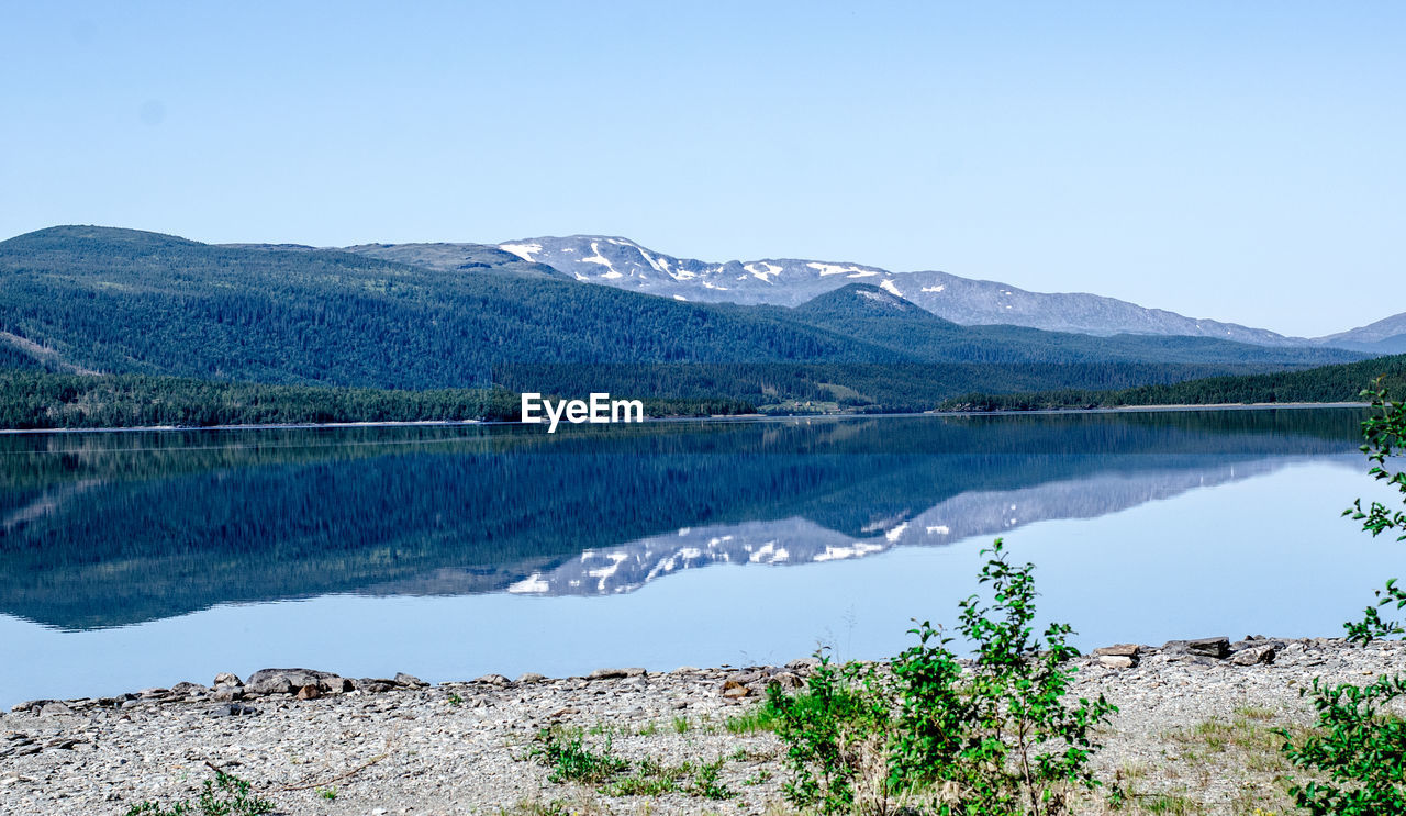 SCENIC VIEW OF LAKE AGAINST CLEAR BLUE SKY