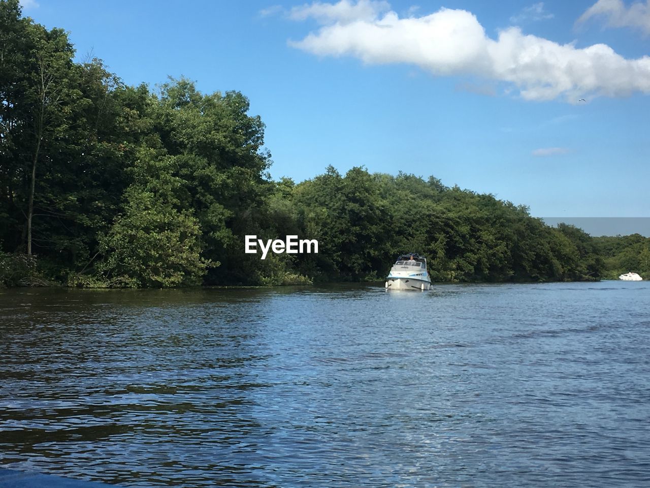 SCENIC VIEW OF RIVER AGAINST SKY