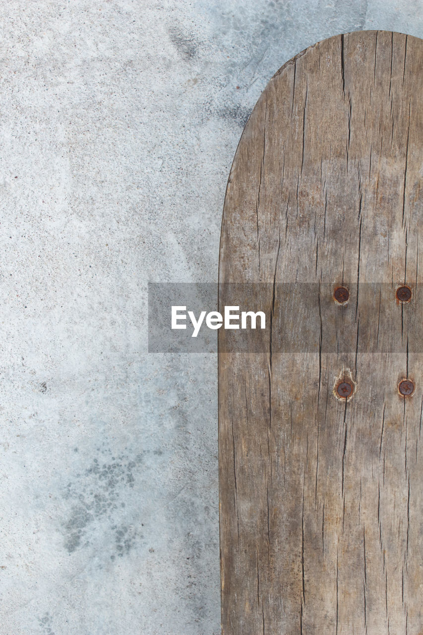 CLOSE UP OF WOOD ON WOODEN SURFACE