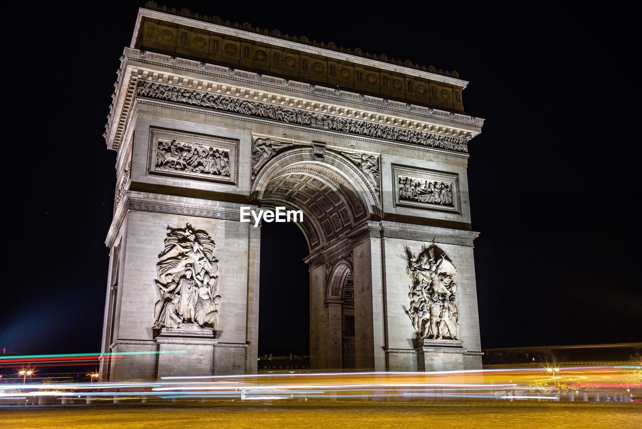 Arc de triomphe at night