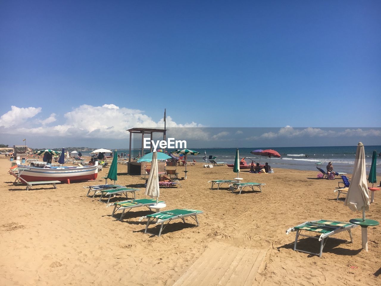 PANORAMIC VIEW OF BEACH AGAINST SKY