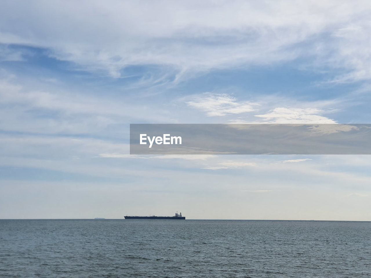 BOAT IN SEA AGAINST SKY