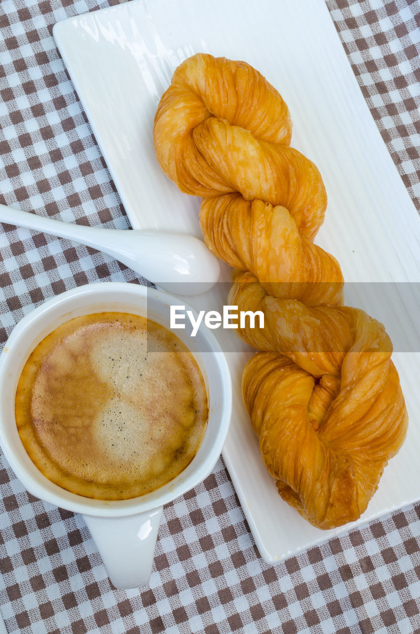 HIGH ANGLE VIEW OF FOOD SERVED IN PLATE