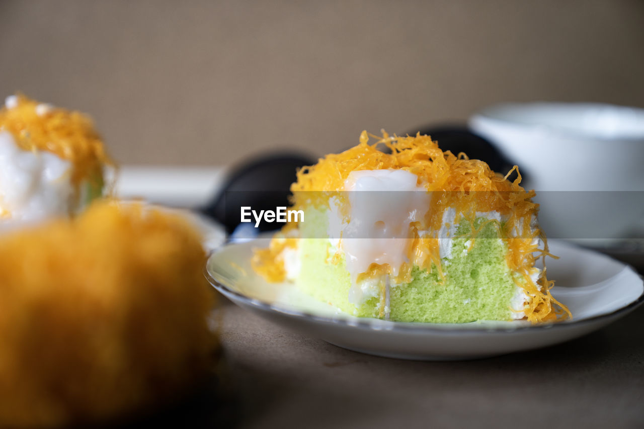 CLOSE-UP OF FRESH BREAKFAST SERVED IN PLATE