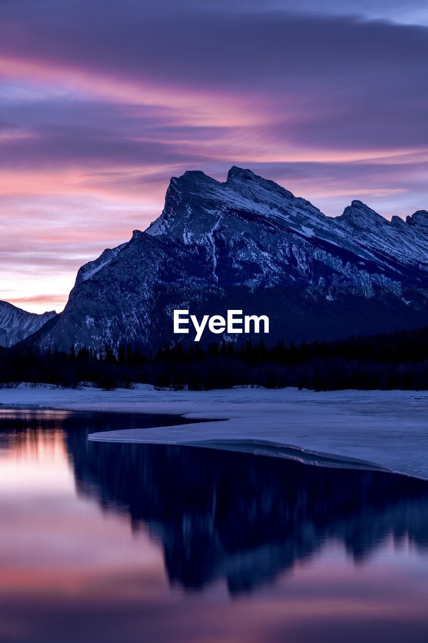 Rundle mountain and vermillion lakes, spectacular sunrise