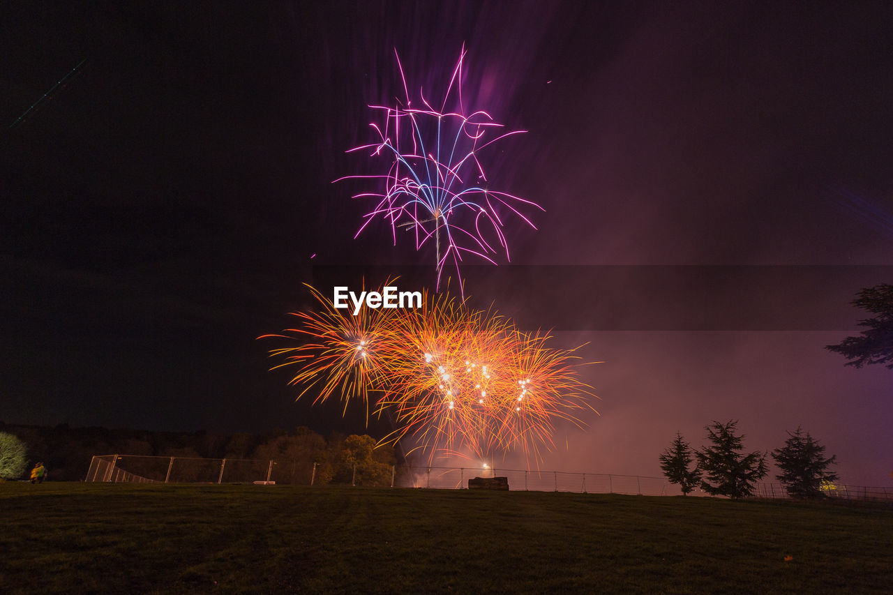 FIREWORKS DISPLAY AT NIGHT