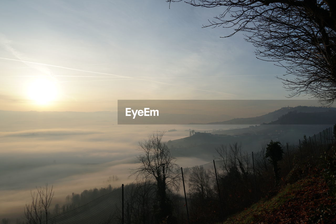 SCENIC VIEW OF SILHOUETTE MOUNTAINS AGAINST SKY DURING SUNSET