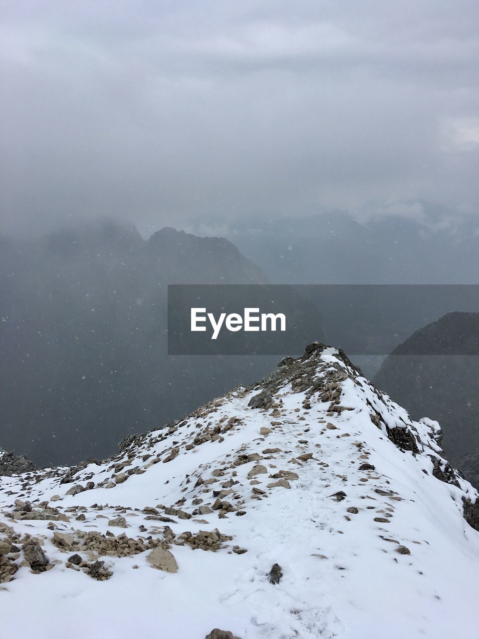 SNOWCAPPED MOUNTAINS AGAINST SKY