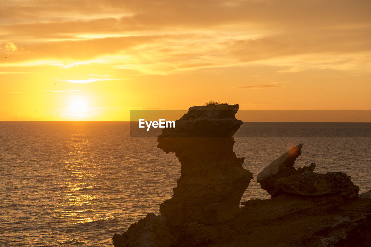 SCENIC VIEW OF SEA AGAINST ORANGE SKY