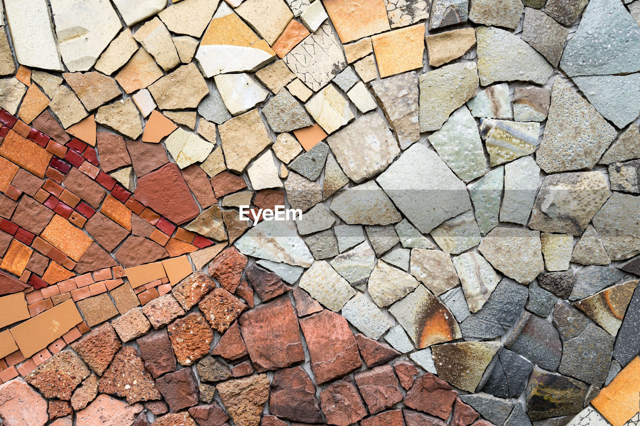 CLOSE-UP OF COBBLESTONE