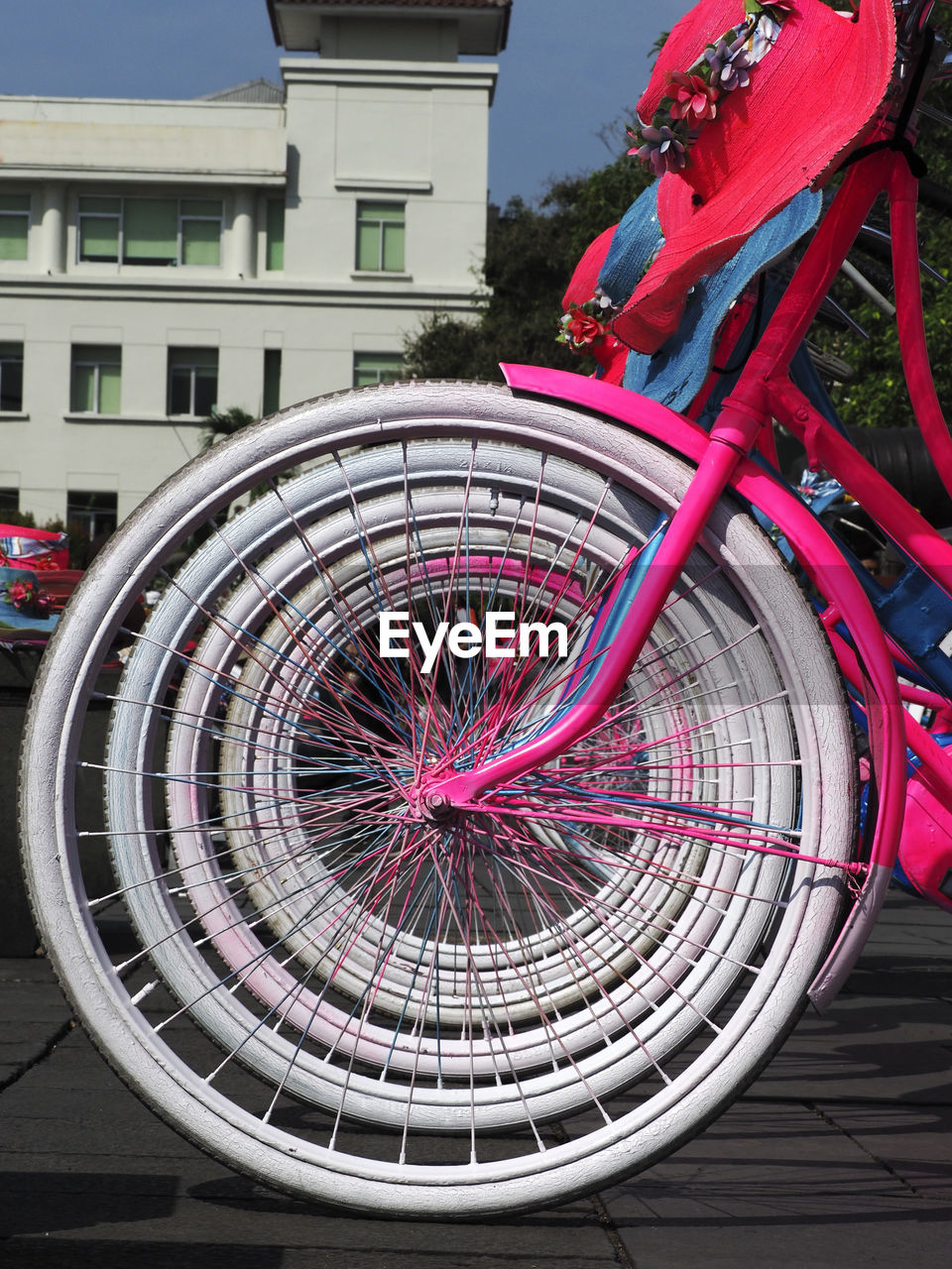 CLOSE-UP OF BICYCLE WHEEL IN CITY