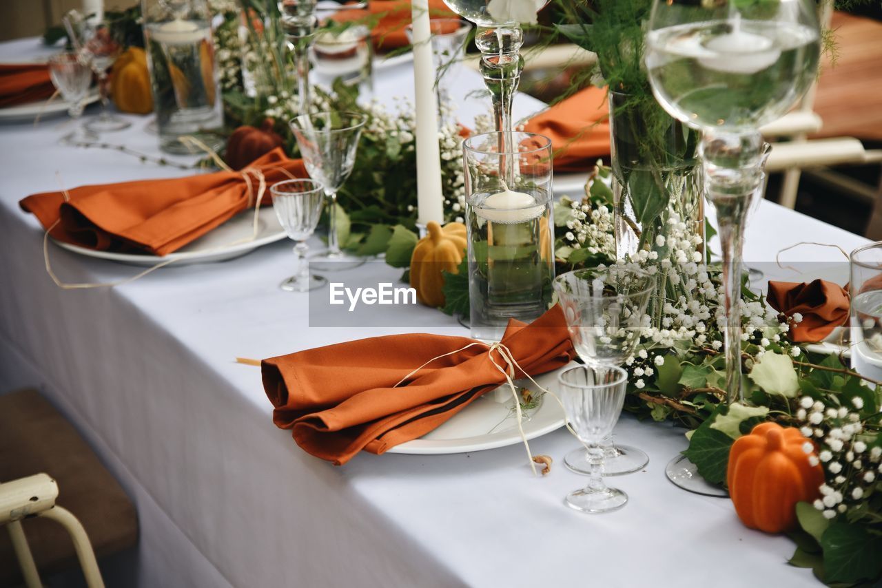 Table decoration with flowers and table setting 