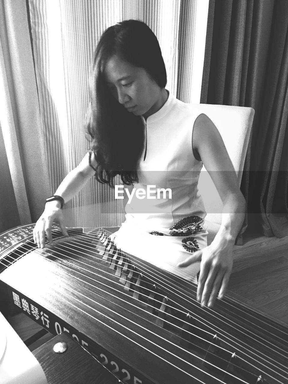 Woman playing zither