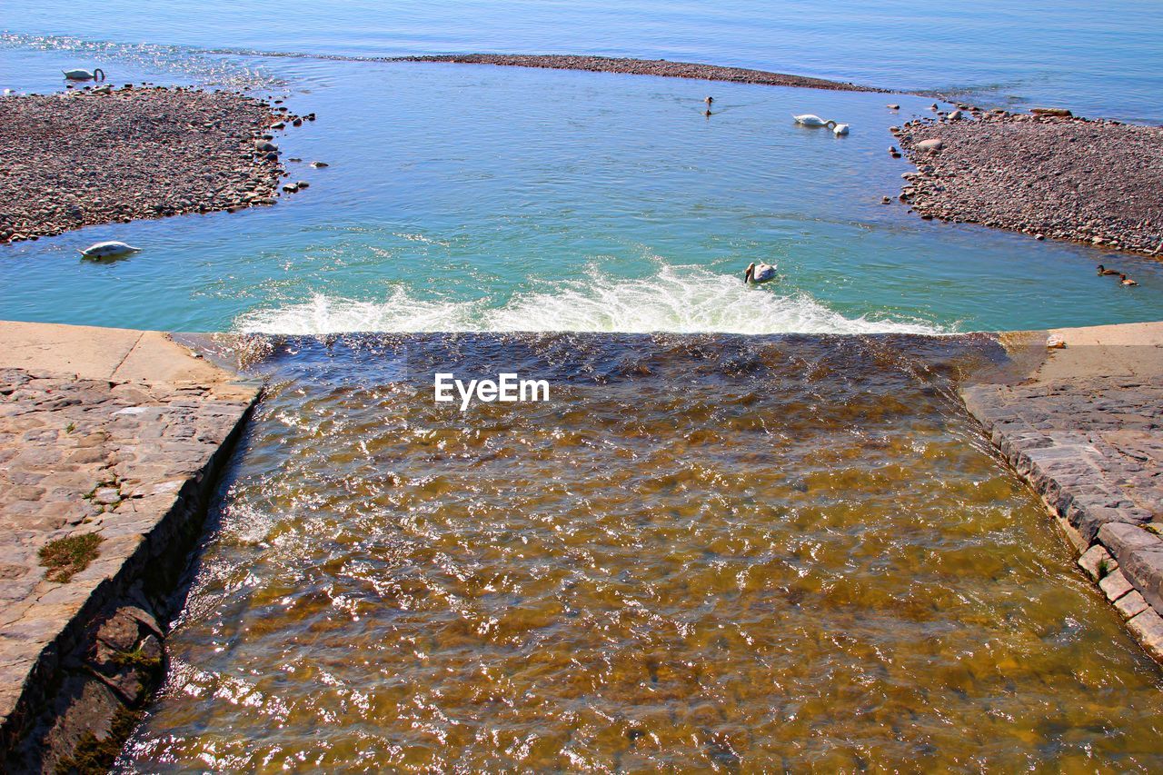 AERIAL VIEW OF SEA AGAINST SKY