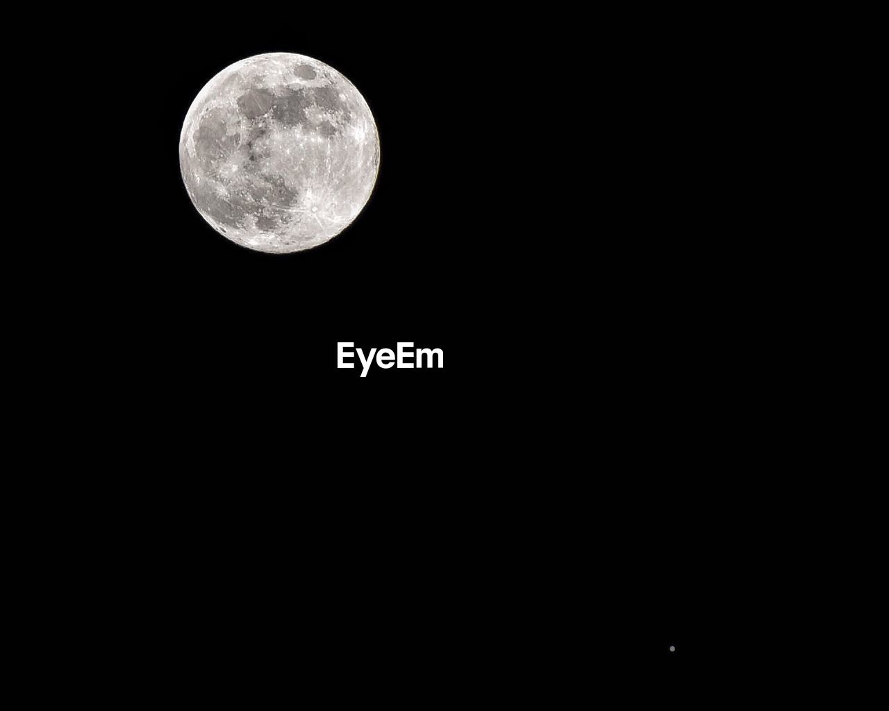 SCENIC VIEW OF FULL MOON AGAINST CLEAR SKY