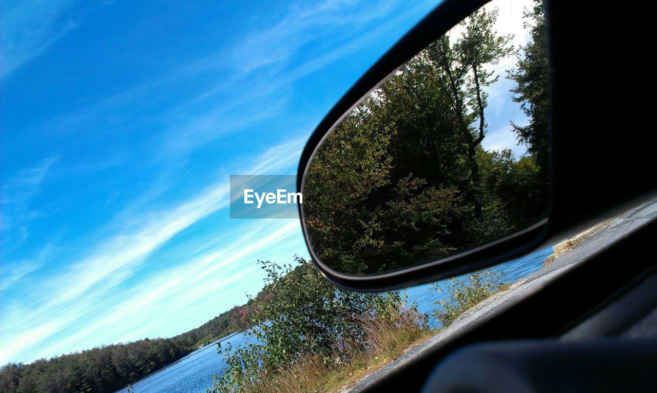 CROPPED IMAGE OF CAR ON SIDE-VIEW MIRROR